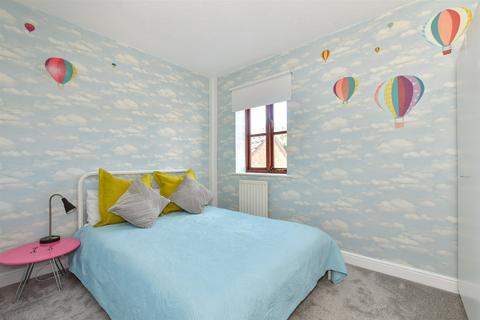 21 Horseshoe Close, Waltham Abbey, EN9 3RX