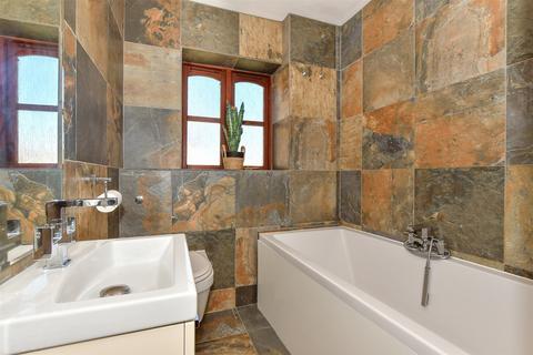 21 Horseshoe Close, Waltham Abbey, EN9 3RX