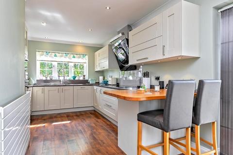 4 bedroom detached house for sale, Old Road, Barton Le Clay, Bedfordshire, MK45 4LB