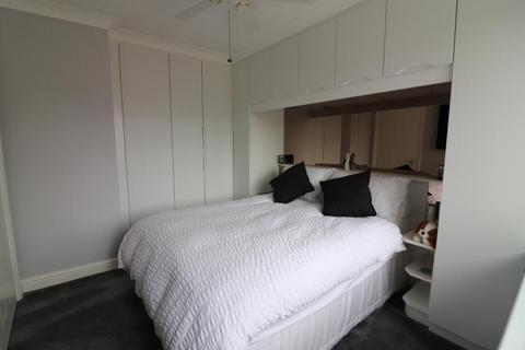 15 Emmer Green, Luton, LU2 8UH