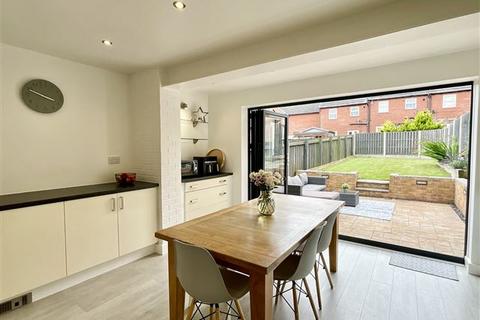 4 bedroom townhouse for sale, Lambrell Avenue, Kiveton Park, Sheffield, S26 5NS