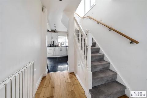 30 Holyrood Avenue, Harrow, HA2 8TP