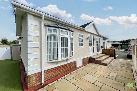 2 bedroom park home for sale, Lyndale Residential Park, Blackpool