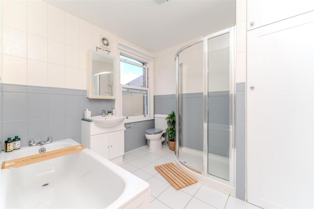 23 Clairville bath.jpg