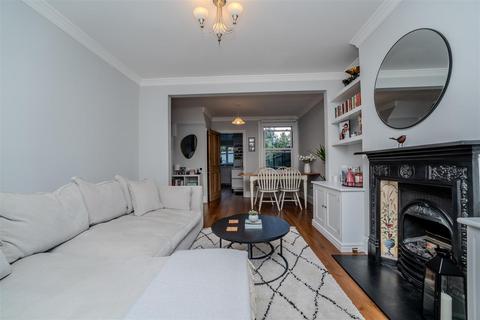 23 Clairville Gardens, London, W7 3HZ