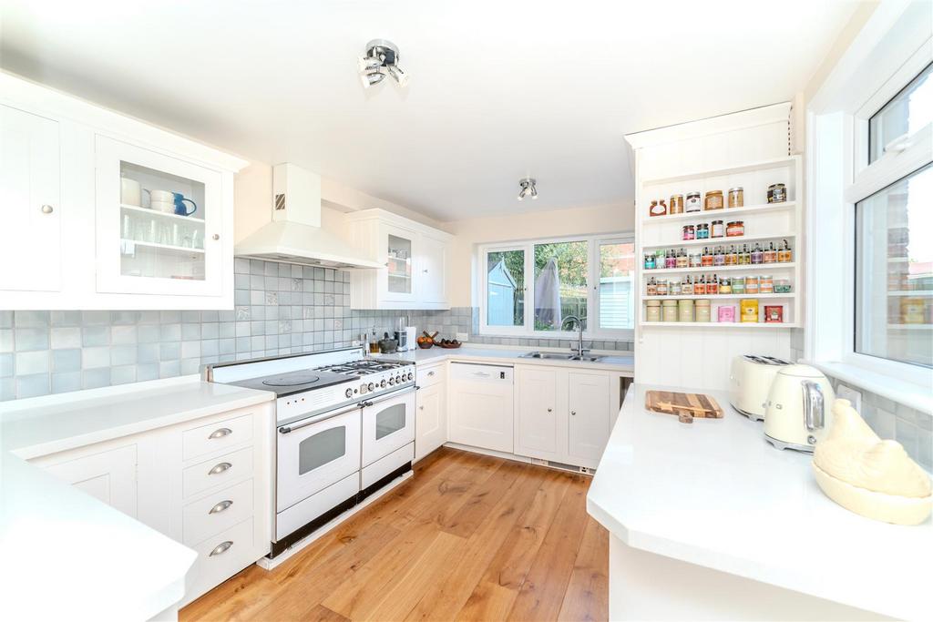 23 Clairville kitch.jpg