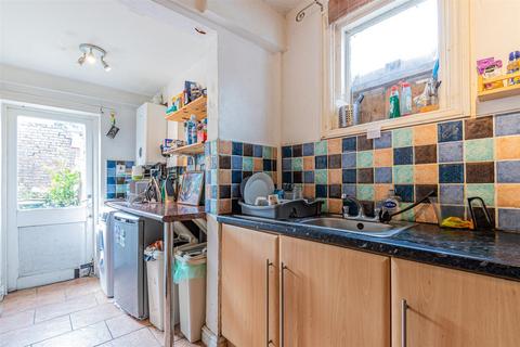 4 bedroom end of terrace house for sale, Kings Road, Cardiff CF11