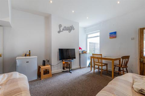 4 bedroom end of terrace house for sale, Kings Road, Cardiff CF11