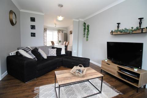 5 Barton Court, Fauldhouse, Bathgate, EH47 9LT