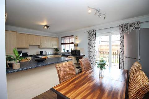 5 Barton Court, Fauldhouse, Bathgate, EH47 9LT
