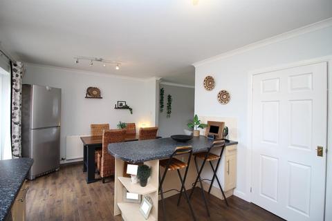 5 Barton Court, Fauldhouse, Bathgate, EH47 9LT