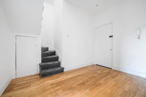 2 bedroom apartment for sale, Cyprus Road, Finchley Central, London, N3