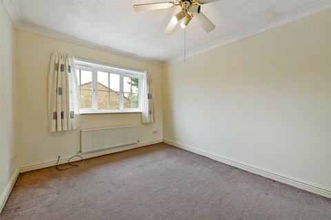 3 bedroom semi-detached house to rent, Selwyn Close, Windsor, Berkshire, SL4