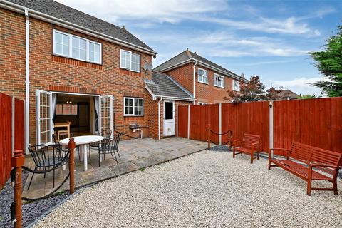 3 bedroom semi-detached house to rent, Selwyn Close, Windsor, Berkshire, SL4