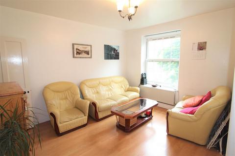 3 bedroom flat to rent, Bath Terrace, London