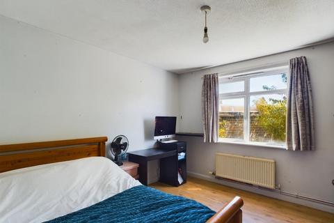 1 bedroom apartment for sale, Bennetts Castle Lane, Dagenham