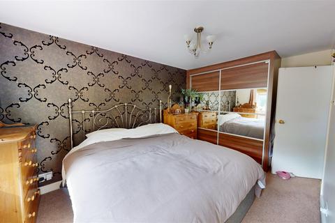 14 Hebble Vale Drive, Halifax, HX2 8TL