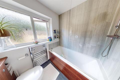 14 Hebble Vale Drive, Halifax, HX2 8TL