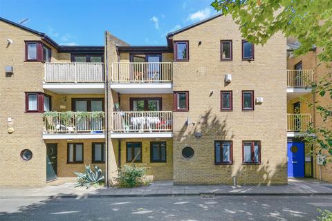 2 bedroom property for sale, Cleveland Way, London