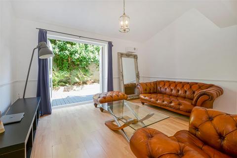 2 bedroom property for sale, Cleveland Way, London