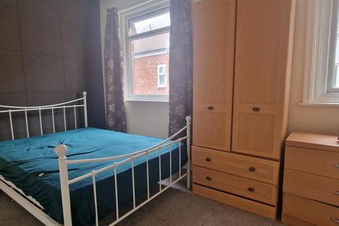 1 bedroom flat to rent, Queens Promenade, Blackpool FY2