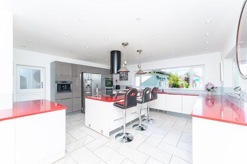 5 bedroom detached house for sale, Somerset Way, Iver SL0