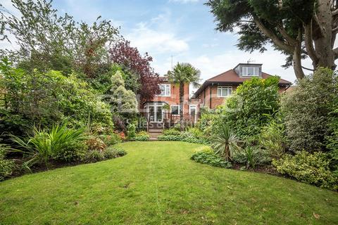 3 bedroom detached house for sale, Sunnyfield, Mill Hill, London, NW7