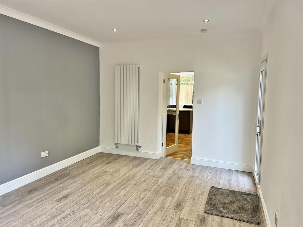 Garden room to kitchen