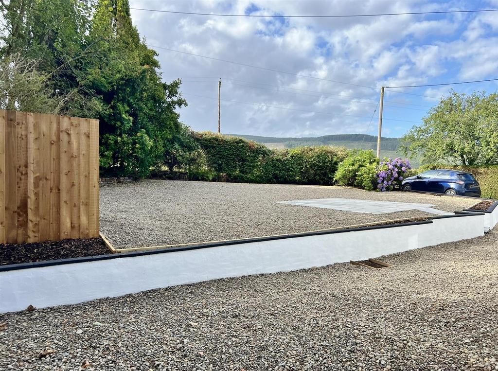 Front garden and driveway