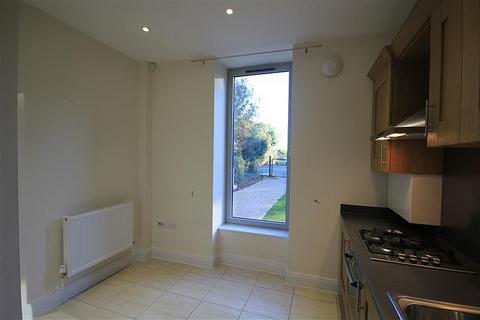 2 bedroom house to rent, Bath Road, Berkshire RG1