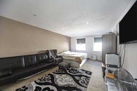 1 bedroom apartment for sale, Octavia House, London SE6