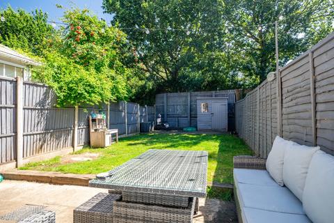 2 Alsop Close, London Colney, St Albans, AL2 1BW