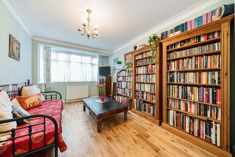 27 Heatherdene Close, Mitcham, CR4 4EW