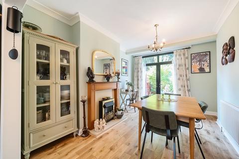 27 Heatherdene Close, Mitcham, CR4 4EW