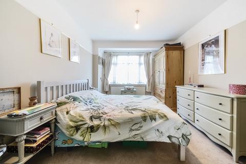 27 Heatherdene Close, Mitcham, CR4 4EW