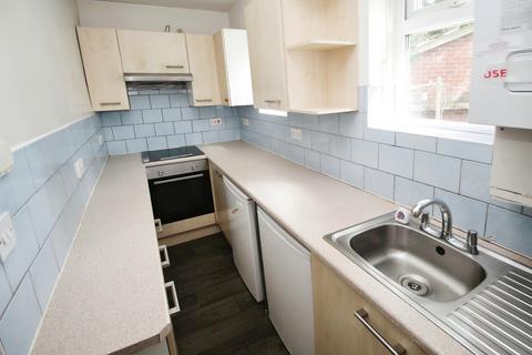 3 bedroom terraced house for sale, Savile Street, Milnsbridge, West Yorkshire HD3