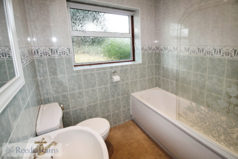 3 bedroom bungalow to rent, Gleave Avenue, Macclesfield SK10