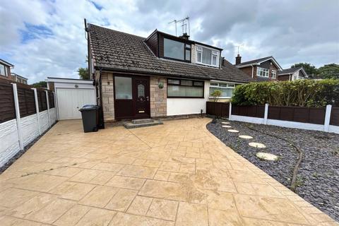 3 bedroom semi-detached house to rent - Cheviot Close, Greater Manchester WN3