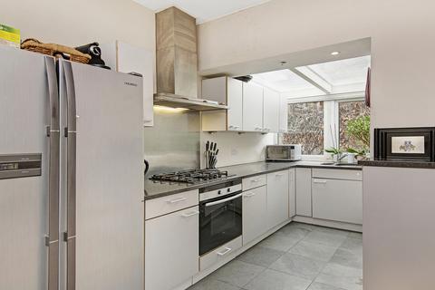 3 bedroom maisonette to rent, Glendale Drive, SW19