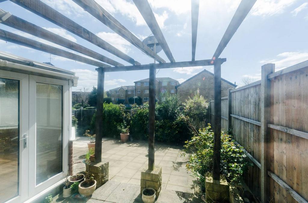 Green Pond Road, Walthamstow, London... 3 bed end of terrace house to rent £2,300 pcm (£531 pw)