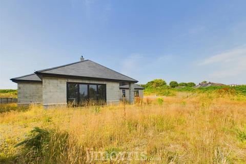 4 bedroom detached bungalow for sale, Panteg Cross, Llandysul