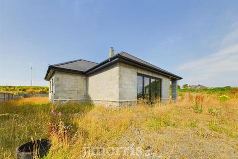 4 bedroom detached bungalow for sale, Panteg Cross, Llandysul