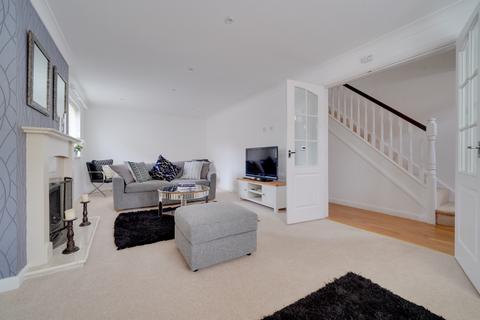 4 bedroom detached house for sale, Hampton Close, Fenstanton, Huntingdon, Cambridgeshire, PE28