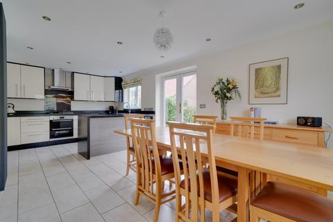 4 bedroom detached house for sale, Hampton Close, Fenstanton, Huntingdon, Cambridgeshire, PE28