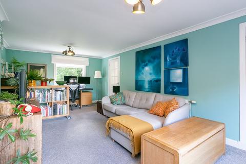 45 Firrhill Crescent, Edinburgh, EH13 9EW