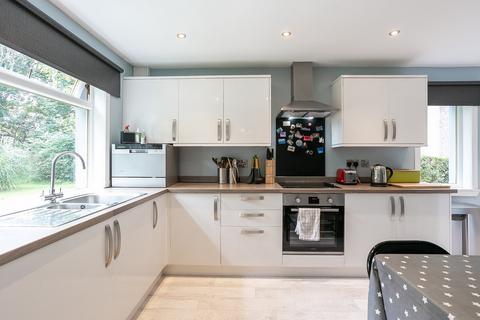 45 Firrhill Crescent, Edinburgh, EH13 9EW