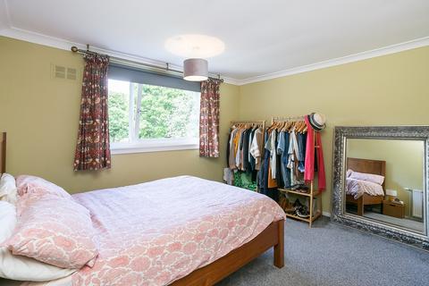 45 Firrhill Crescent, Edinburgh, EH13 9EW