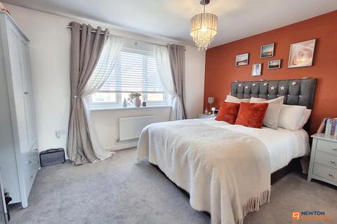 135 Manor Drive, Peterborough, PE4 7AR