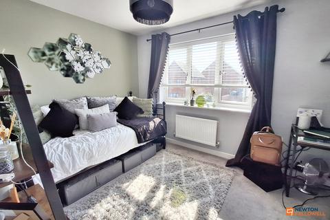 135 Manor Drive, Peterborough, PE4 7AR