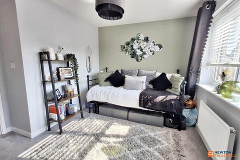 135 Manor Drive, Peterborough, PE4 7AR
